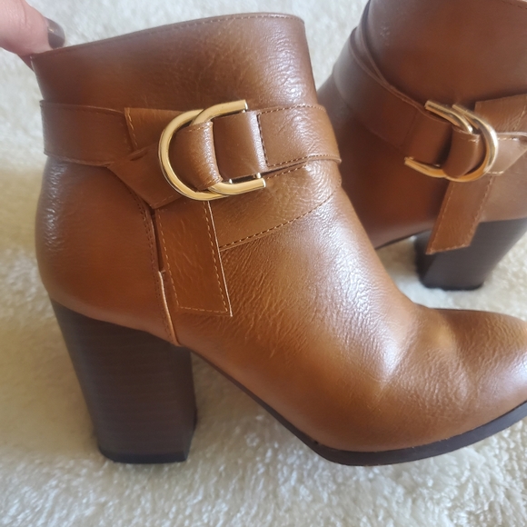 Heeled Short boots  .Are like NEW - Picture 3 of 6